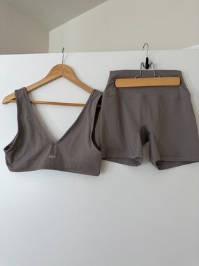 SET Active Taupe Sports Bra and Matching Shorts Set Sportbody Medium Large